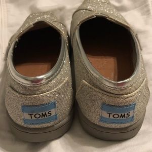 Toms Shoes - Youth Girls Toms silver glitter shoes Toms Shoes - Youth Girls Toms silver glitter shoes